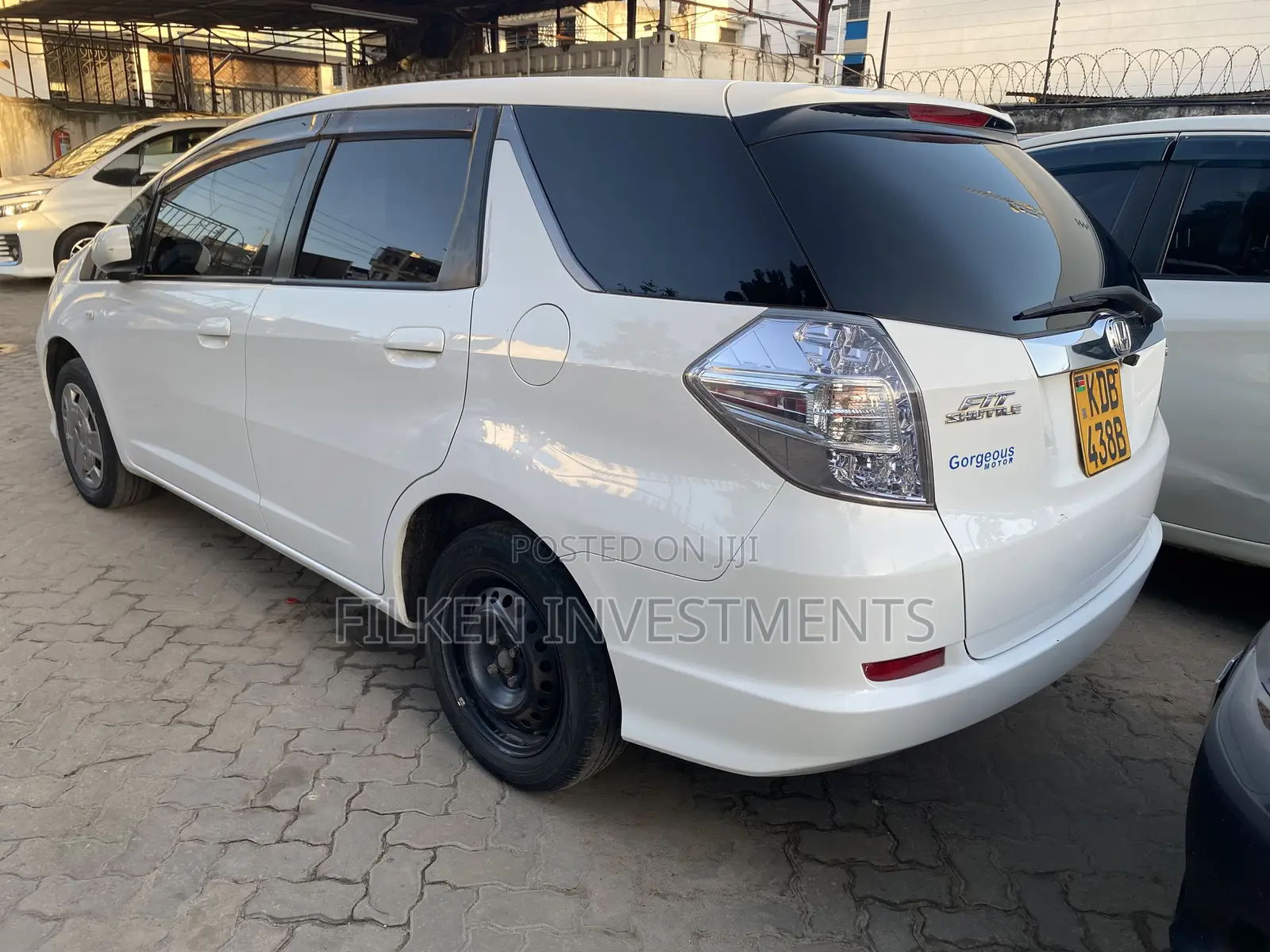 Honda Fit Shuttle 1.3 Hybrid 2WD 2014 White