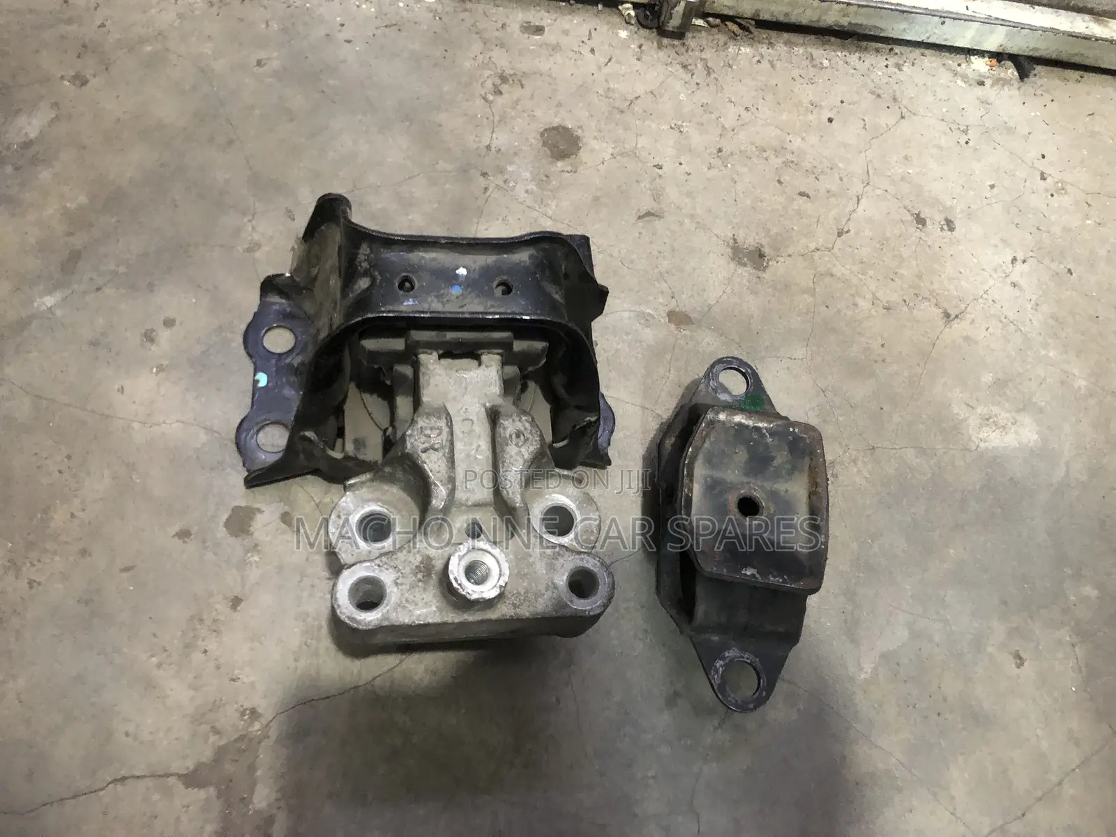 Nissan HR12 Gearbox Mounting