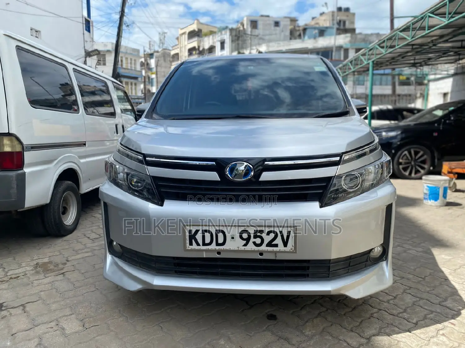 Toyota Voxy 2015 Silver