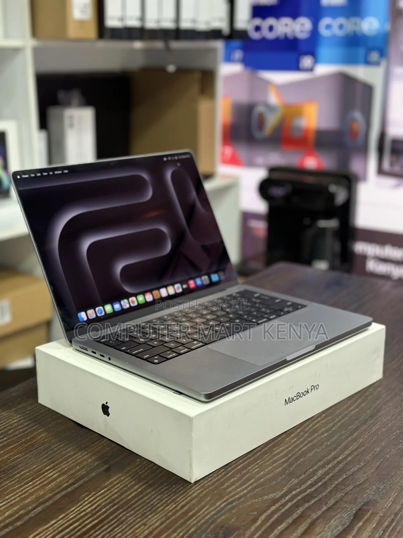 Laptop Apple MacBook Pro 64GB Apple M1 SSD 2T