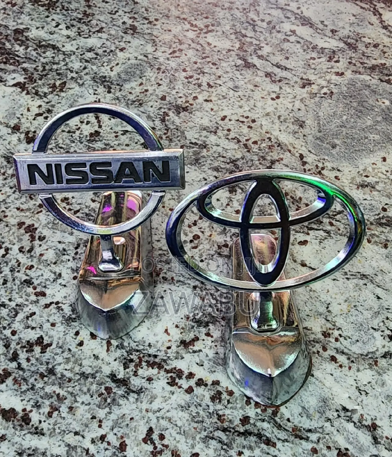 Bonnet Logo/ Hoodmark Toyota Nissan