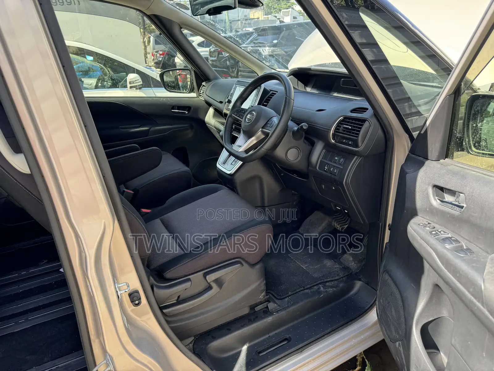 Nissan Serena 2018 Gold