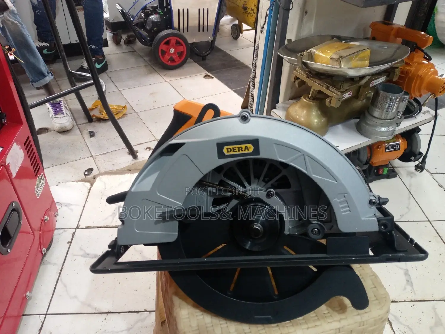 9" Dera Circular Saw