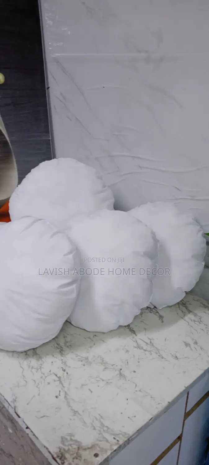 Round Fibre Throw Pillows