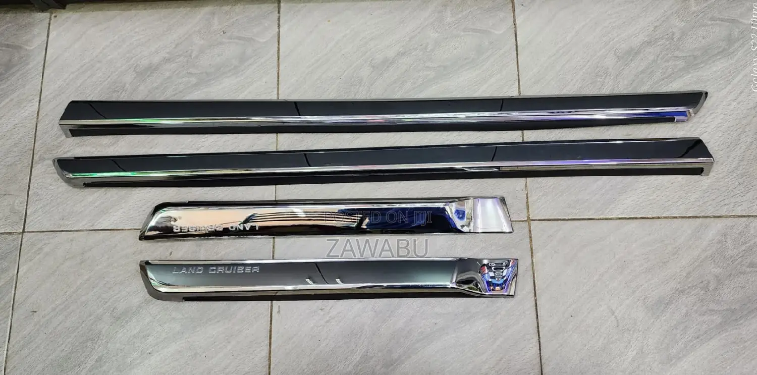 Land Cruiser V8 FJ 200 Chrome Door Moulding