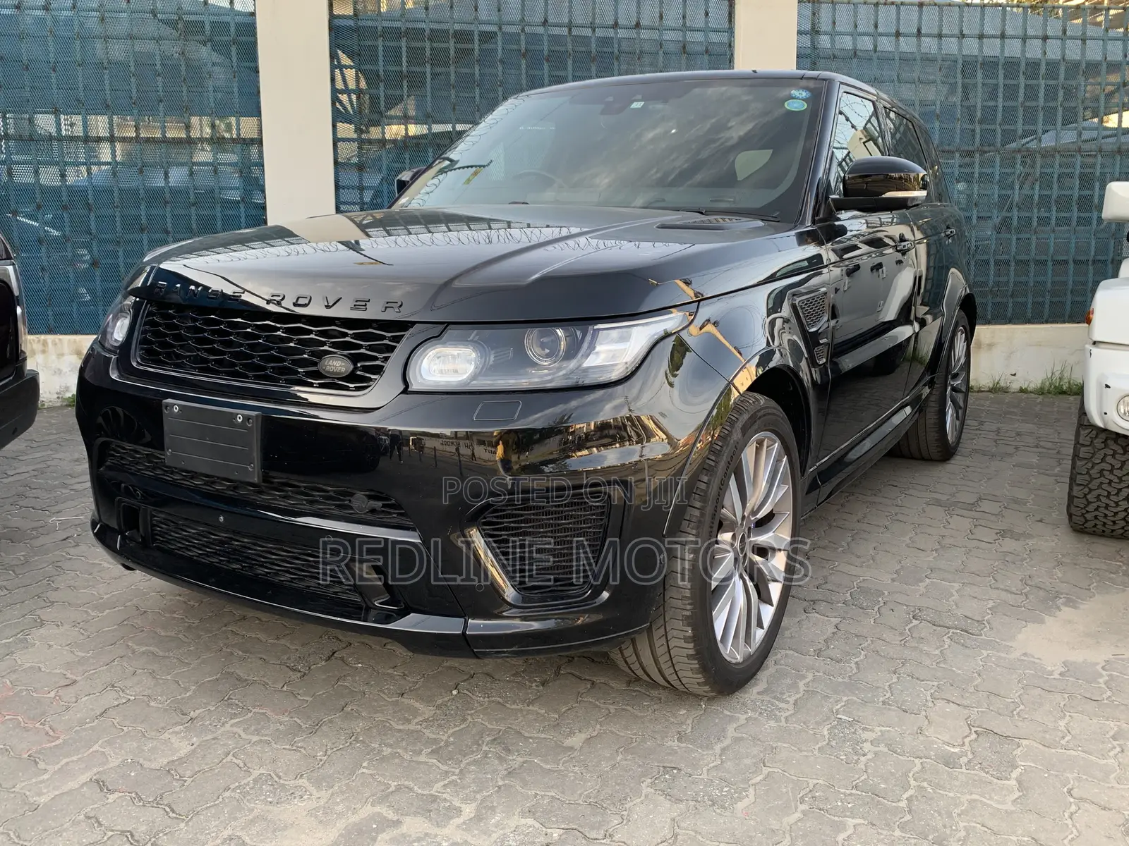Land Rover Range Rover Sport SVR 4x4 (5.0L 8cyl 8A) 2017 Black