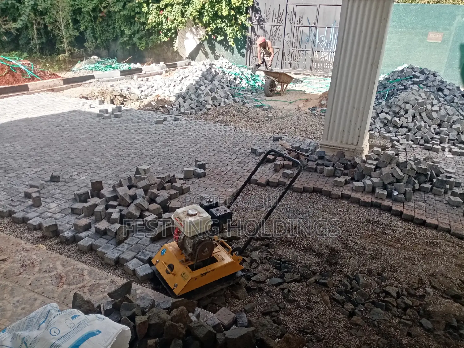 Paving Blocks/ Cabros Laying