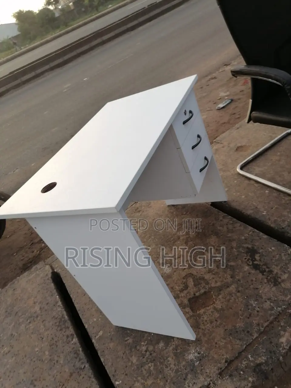 Long_lasting Good Office Table or Desk