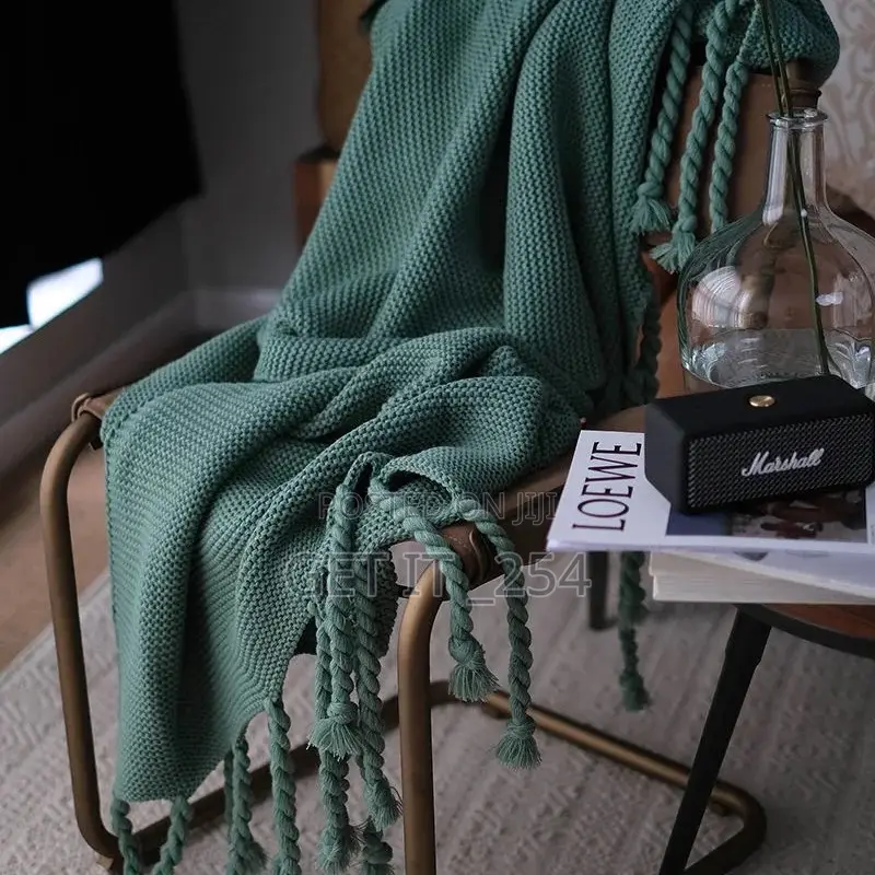 Supper Soft Knitted Throw Blankets With Tassels