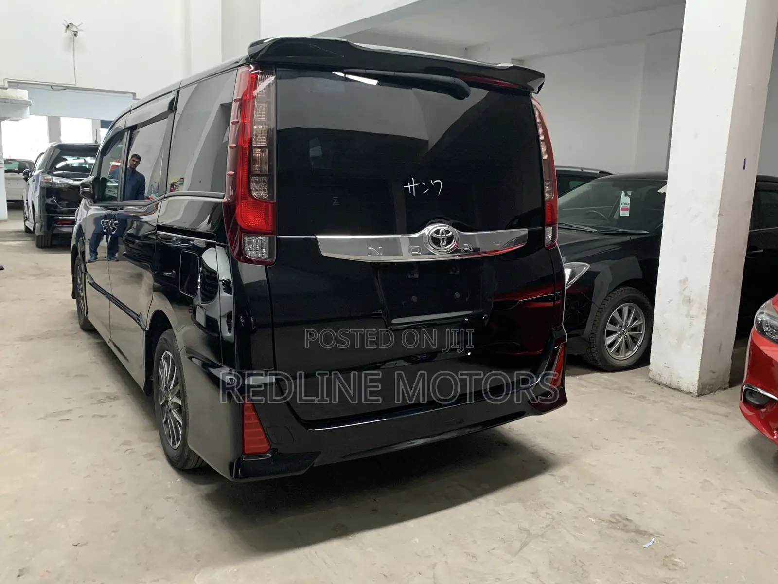 Toyota Noah 2.0 AWD (8 Seater) 2016 Black