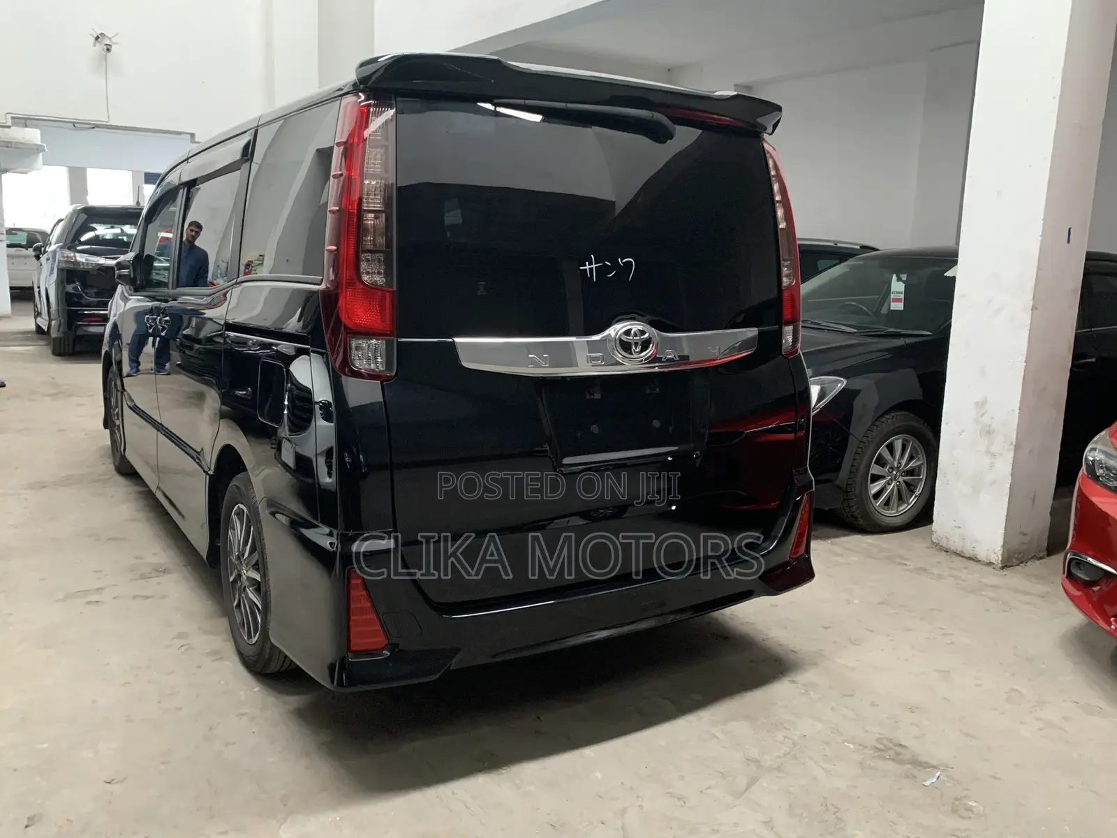 Toyota Noah 2.0 AWD (8 Seater) 2016 Black