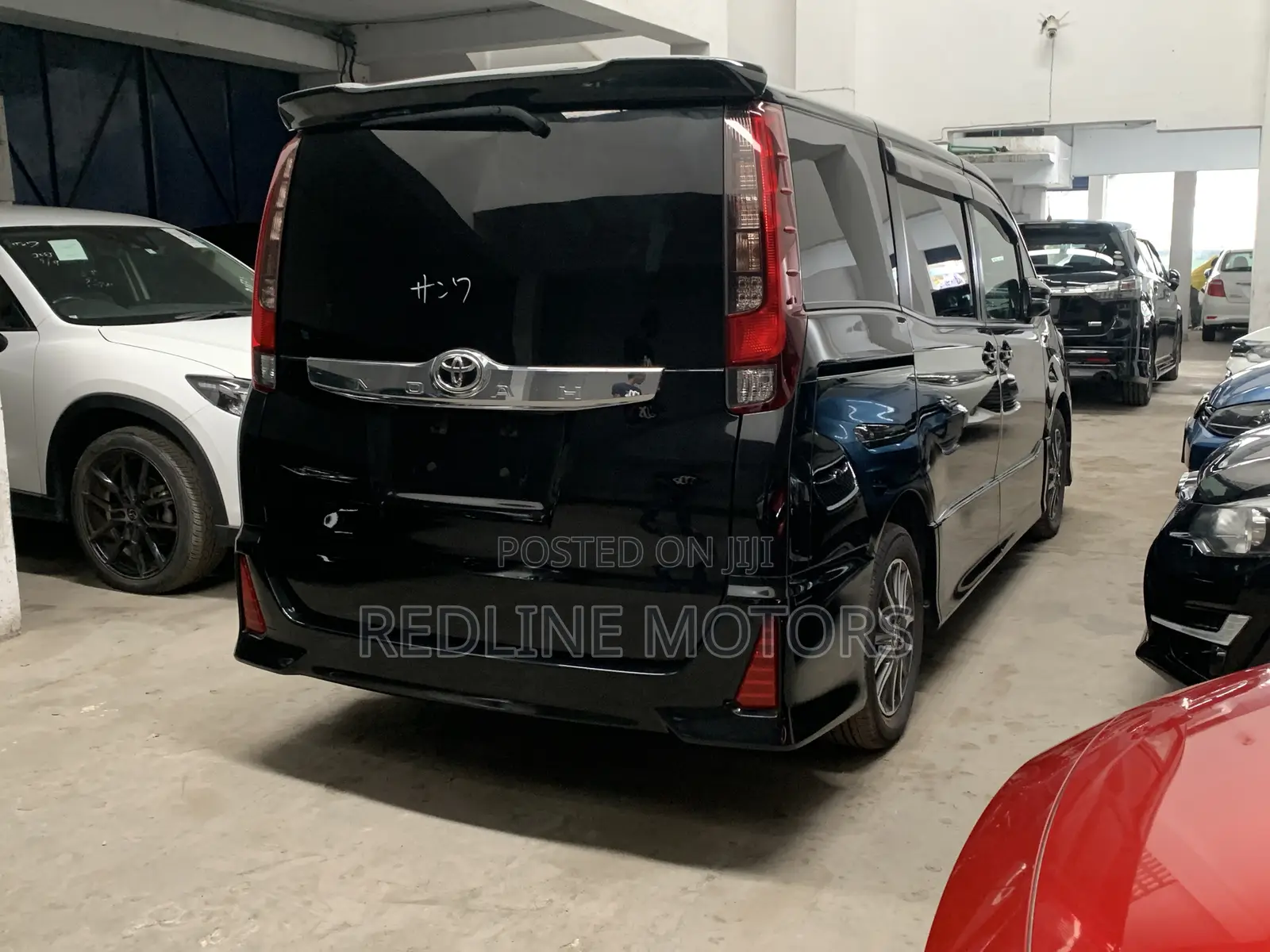 Toyota Noah 2.0 AWD (8 Seater) 2016 Black