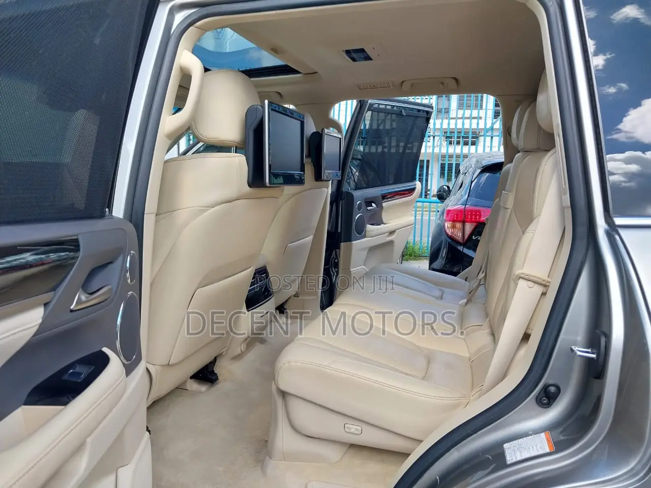 Lexus LX 570 AWD 2016 Gold