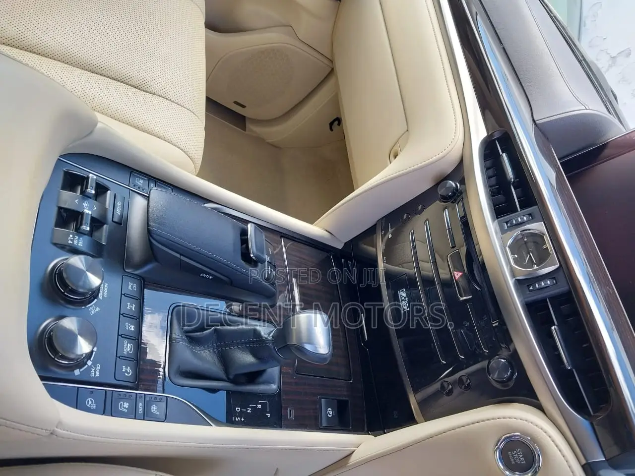 Lexus LX 570 AWD 2016 Gold