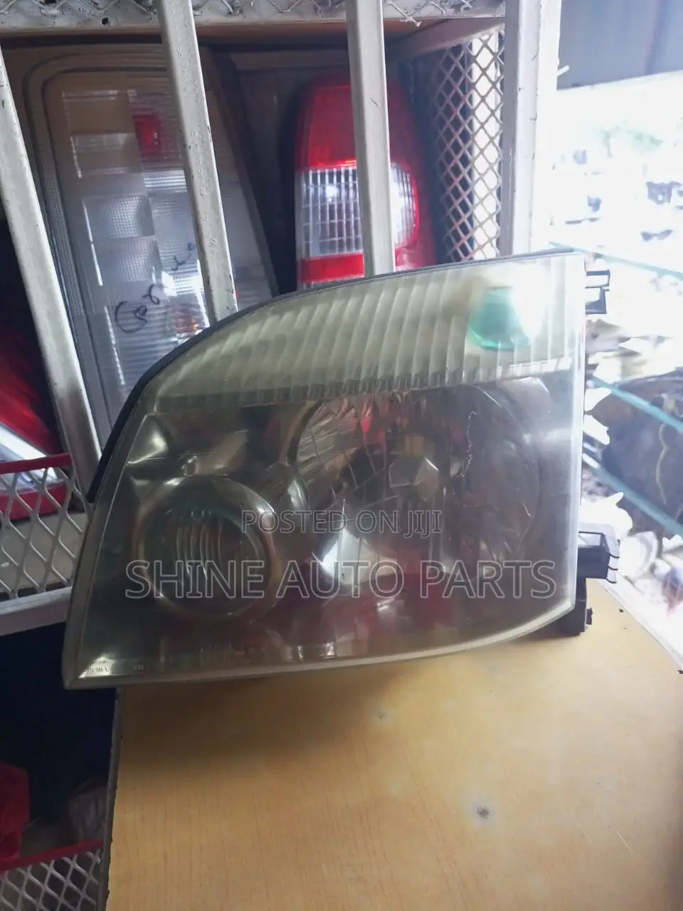 Nissan X-Trail Headlight