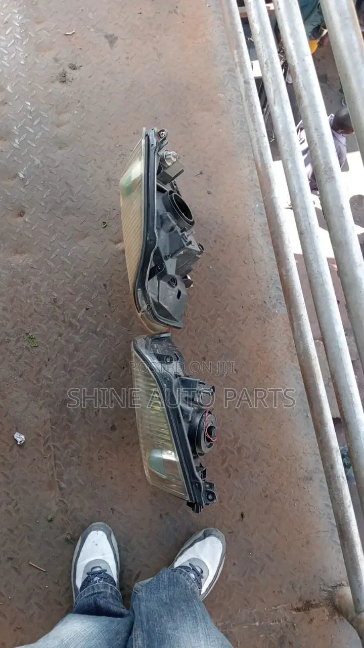 Nissan X-Trail Headlight