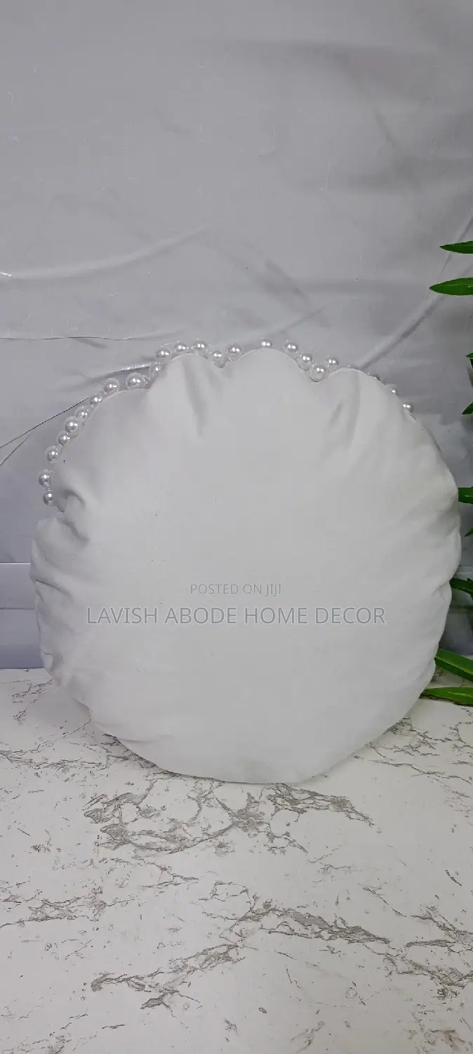 Circular(Off-White) Tassled Cover Beaded