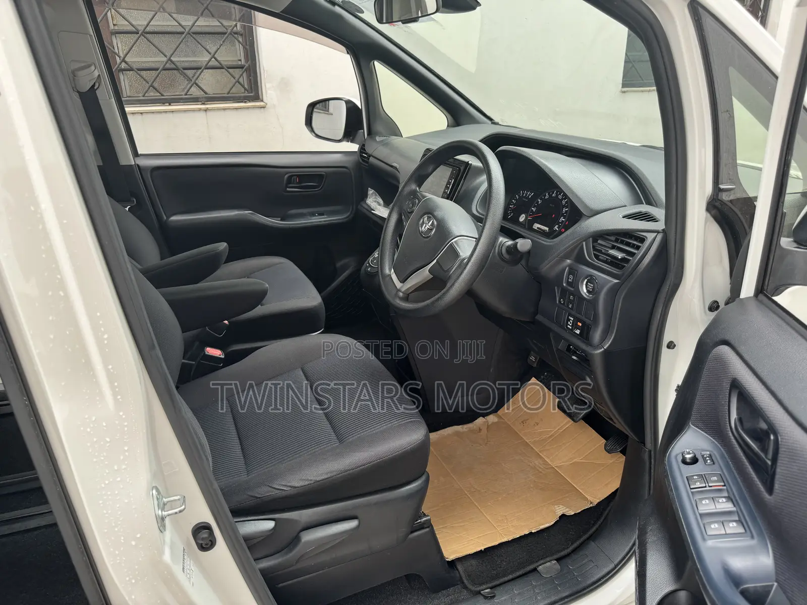 Toyota Voxy 2017 White