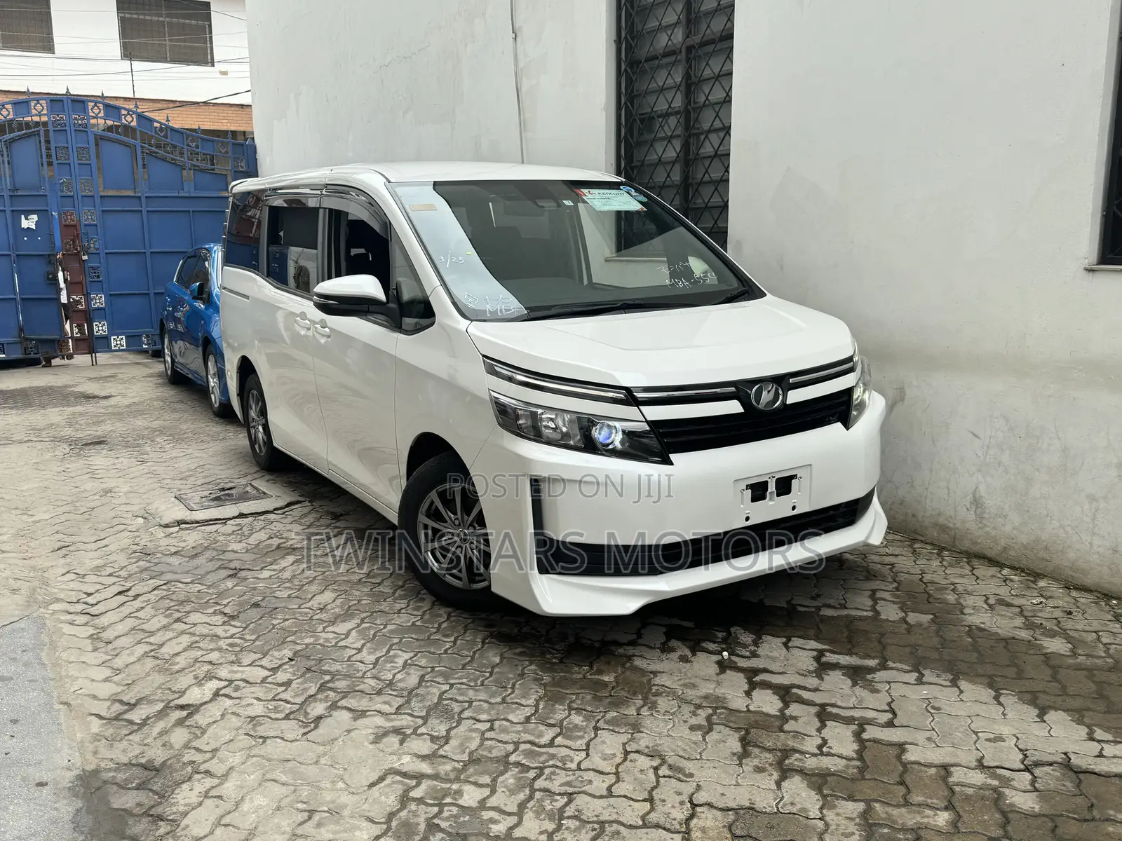 Toyota Voxy 2017 White