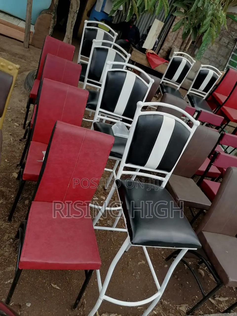 Very Good Set of 1 Table and 4 Restaurant Chairs