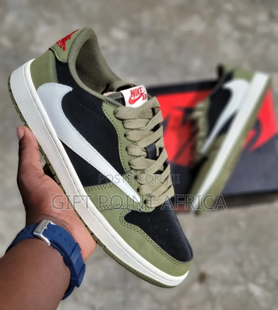 SB Nike 'Black Olives Sneakers