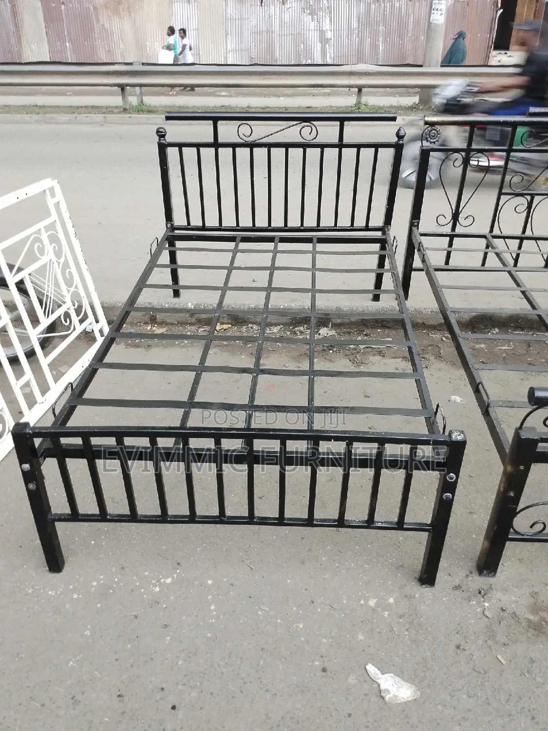4x6 Black Grilled Metal Bed