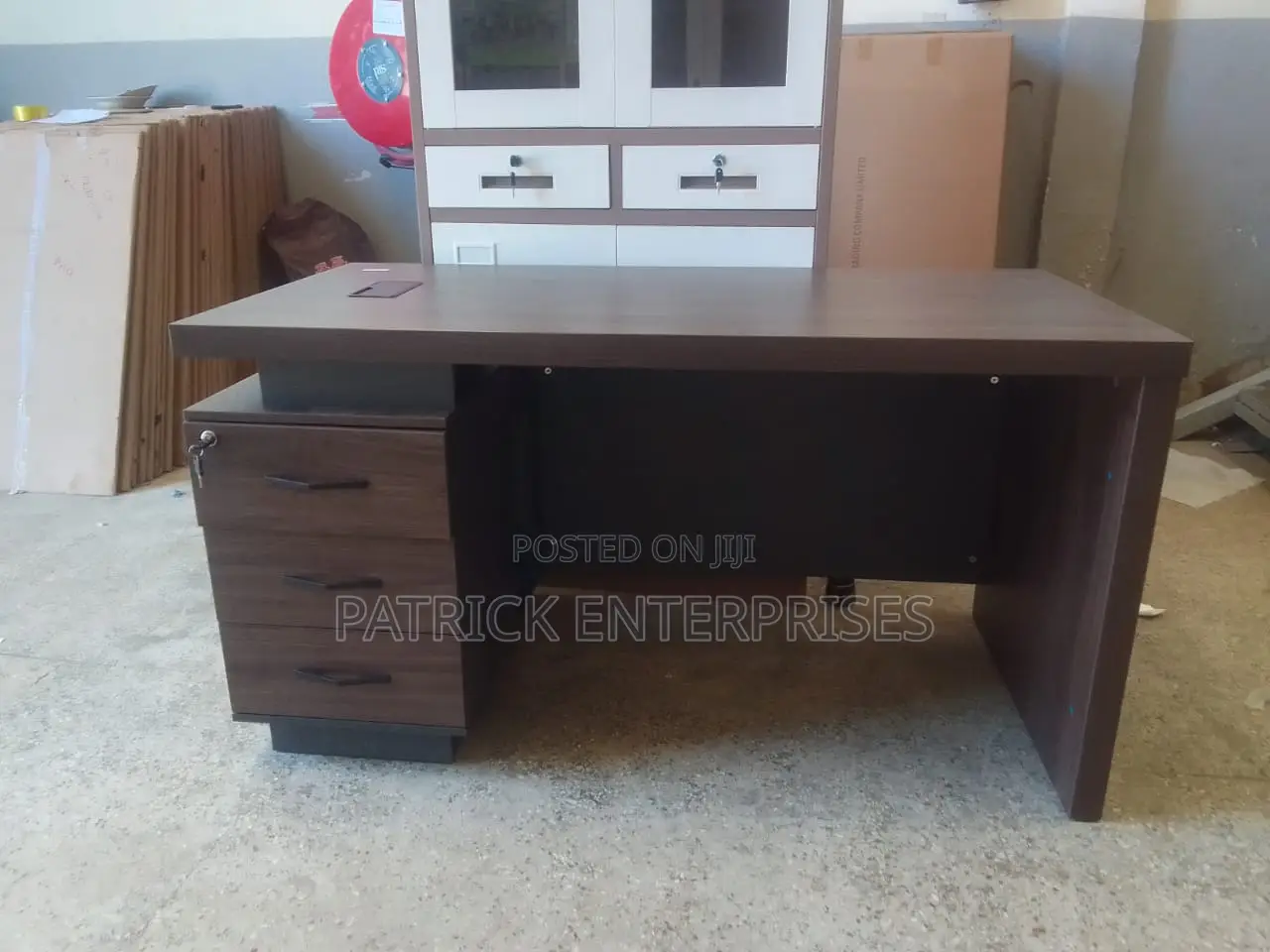 Executive Imported Office Desk 1.4 MTRS