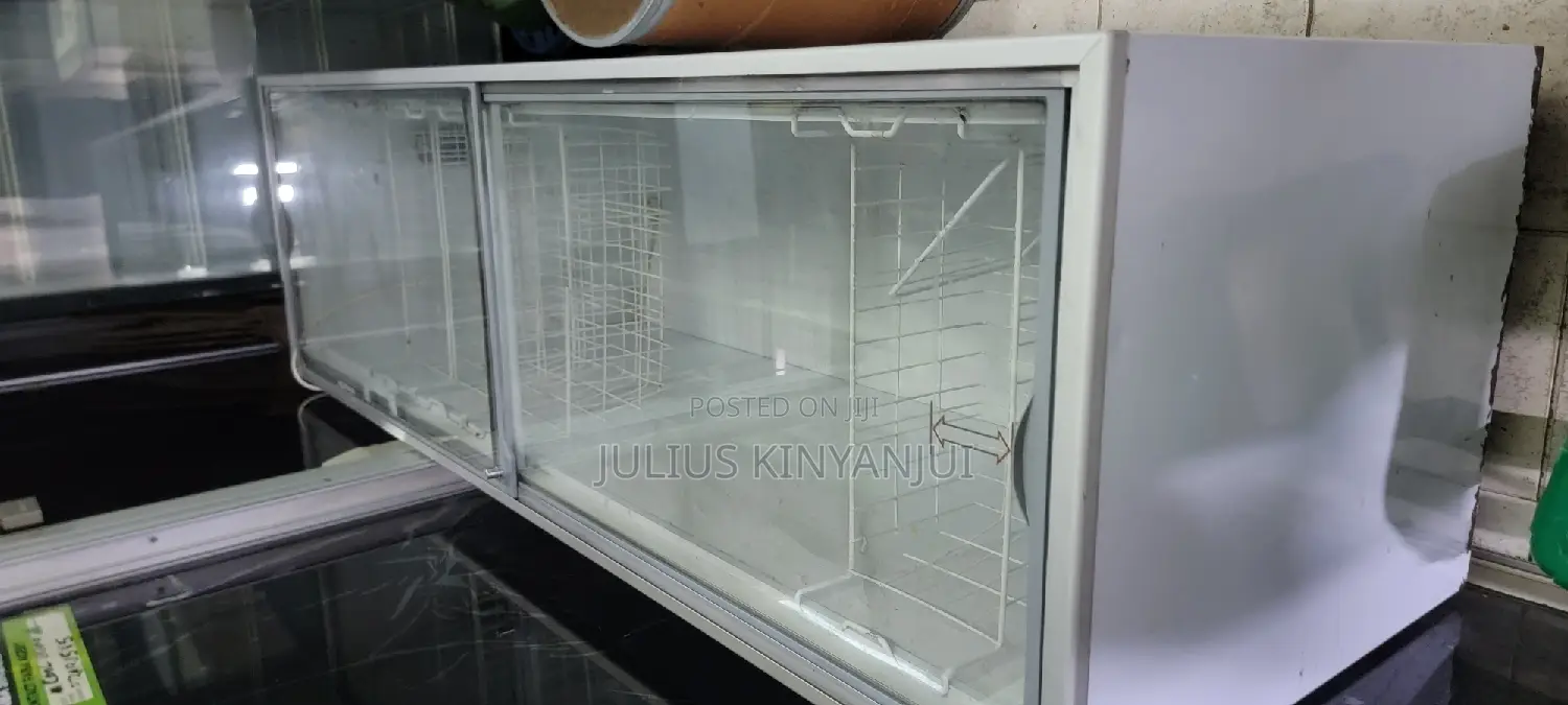 Display Freezer 7 Feet