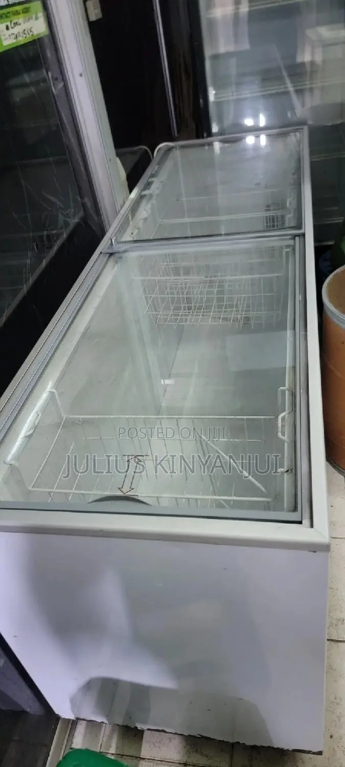 Display Freezer 7 Feet