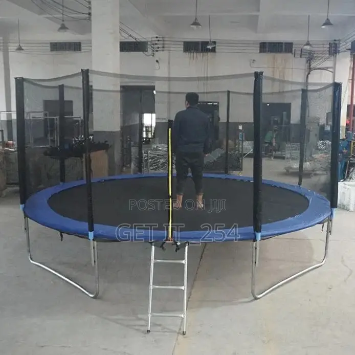 Trampoline With Safety Enclosure Net