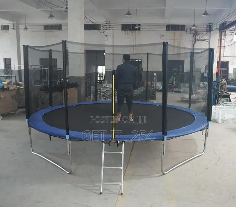 Trampoline With Safety Enclosure Net