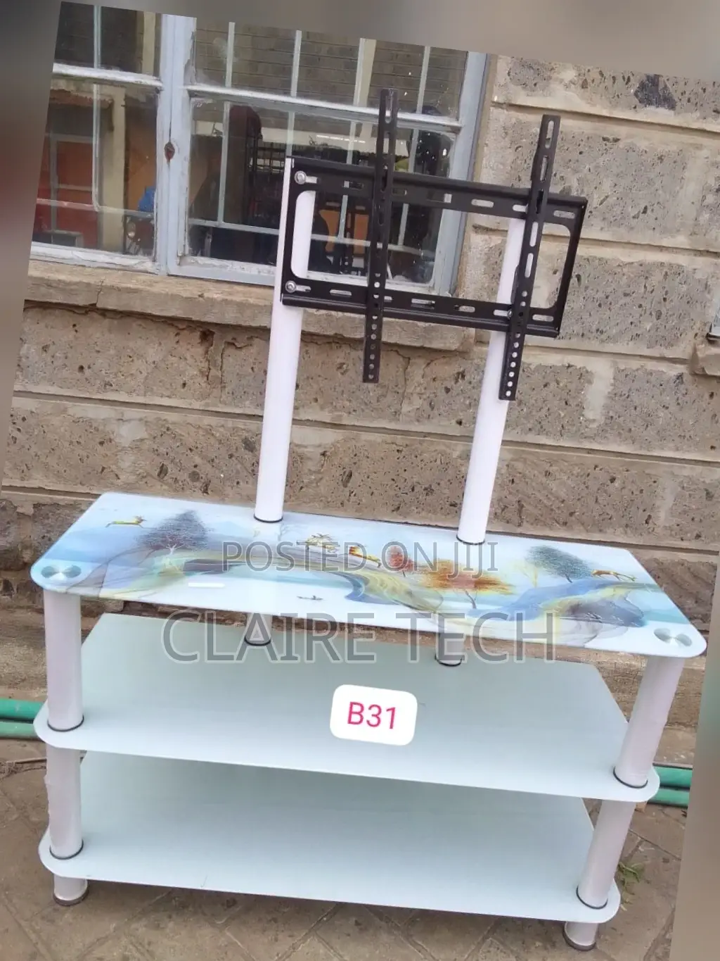 Executive White Glass Tv Stand With Tv Bracket