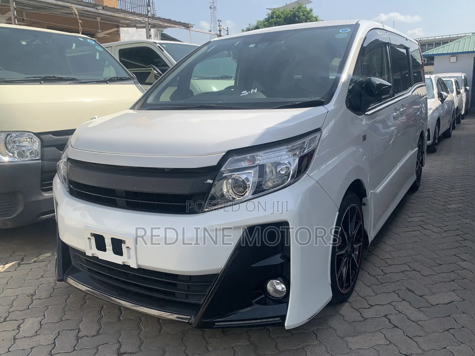 Toyota Noah 2.0 FWD (6 Seater) 2017 White
