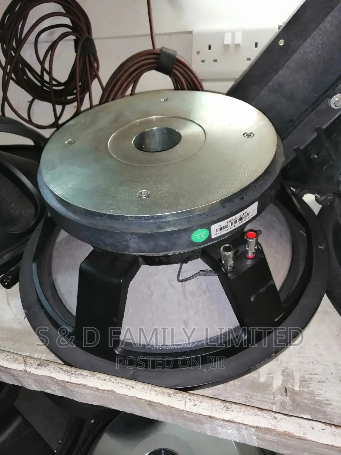 EX-UK Naked Speakers 18 Inch