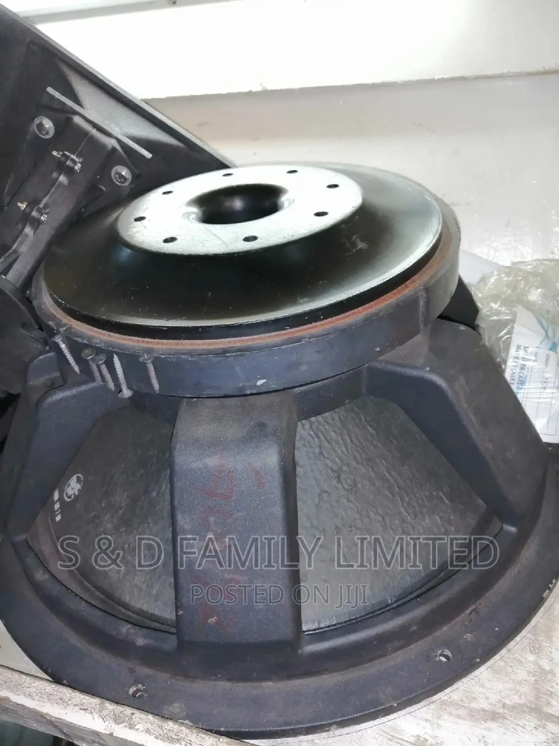 EX-UK Naked Speakers 18 Inch