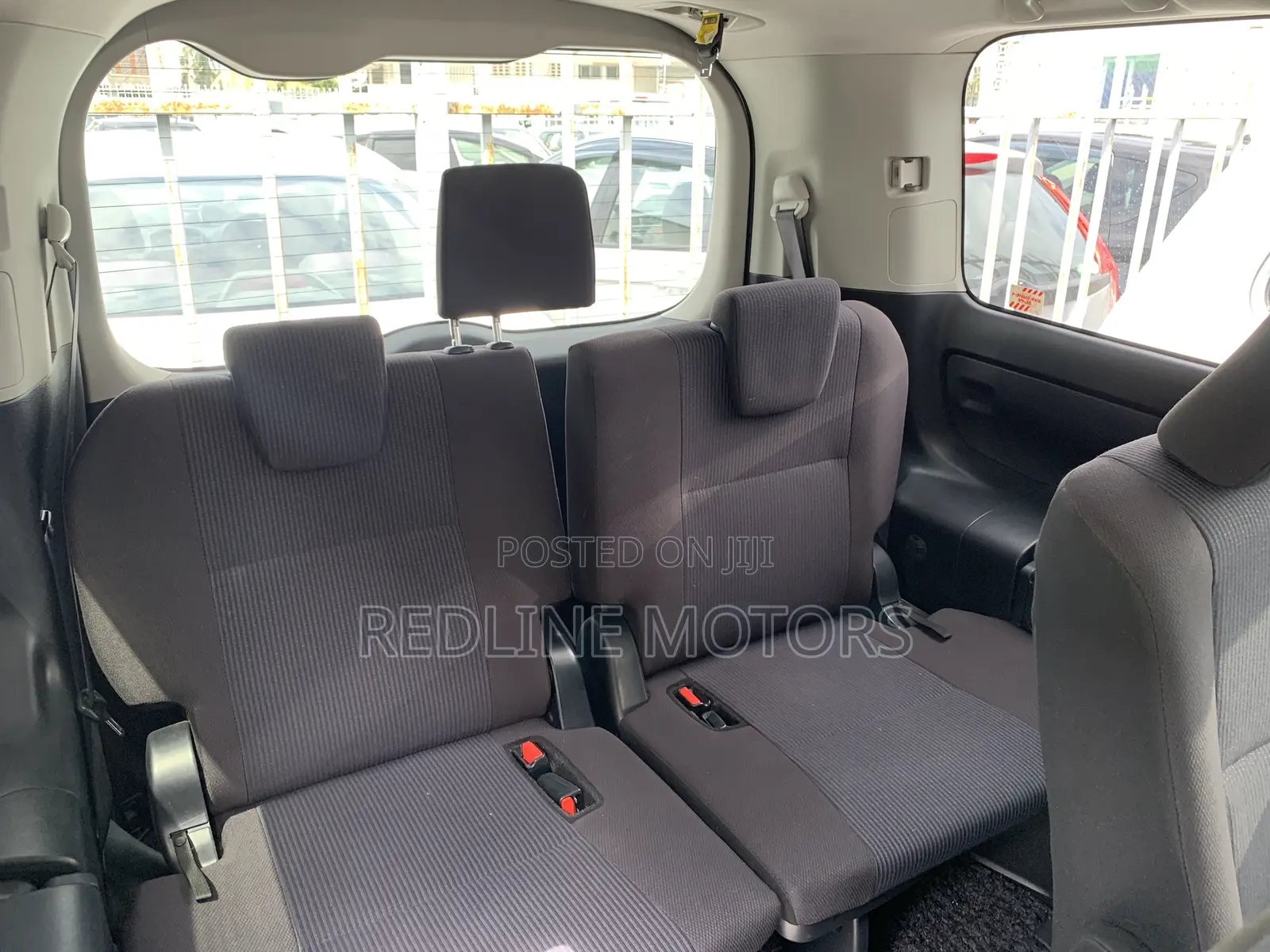 Toyota Esquire 1.8 FWD Hybrid (7 seater) 2016 Silver