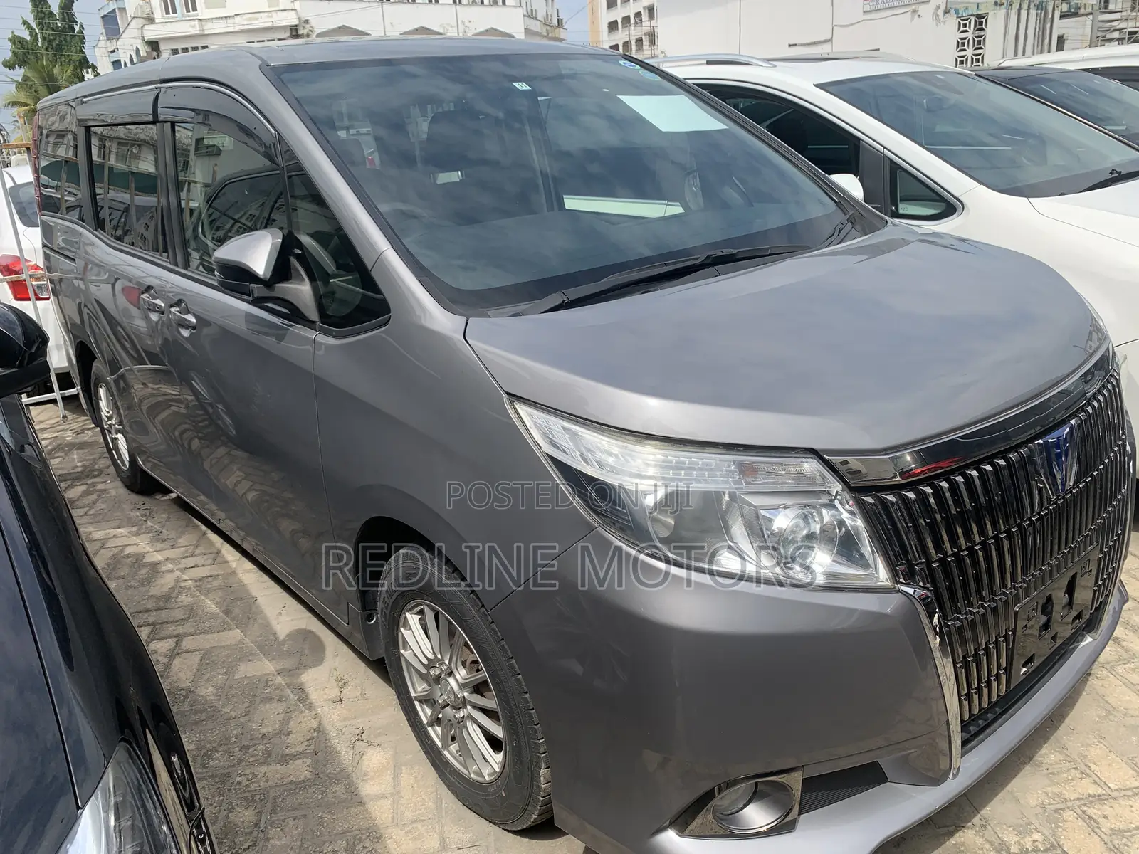 Toyota Esquire 1.8 FWD Hybrid (7 seater) 2016 Silver