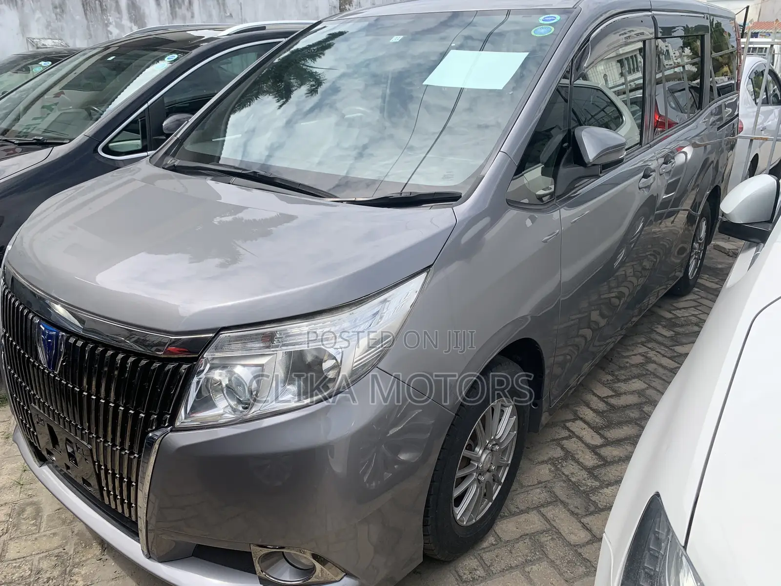 Toyota Esquire 1.8 FWD Hybrid (7 seater) 2016 Silver