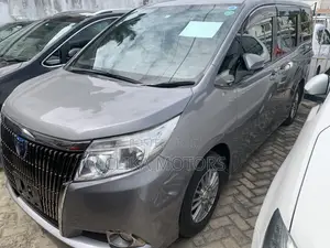 Toyota Esquire 1.8 FWD Hybrid (7 seater) 2016 Silver