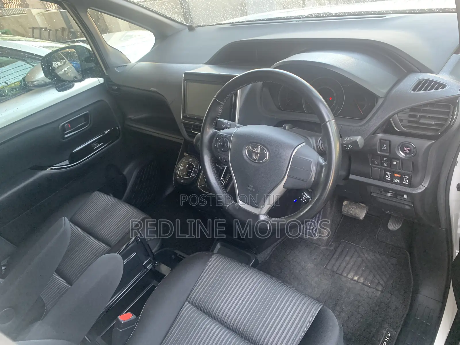 Toyota Voxy 2017 Pearl