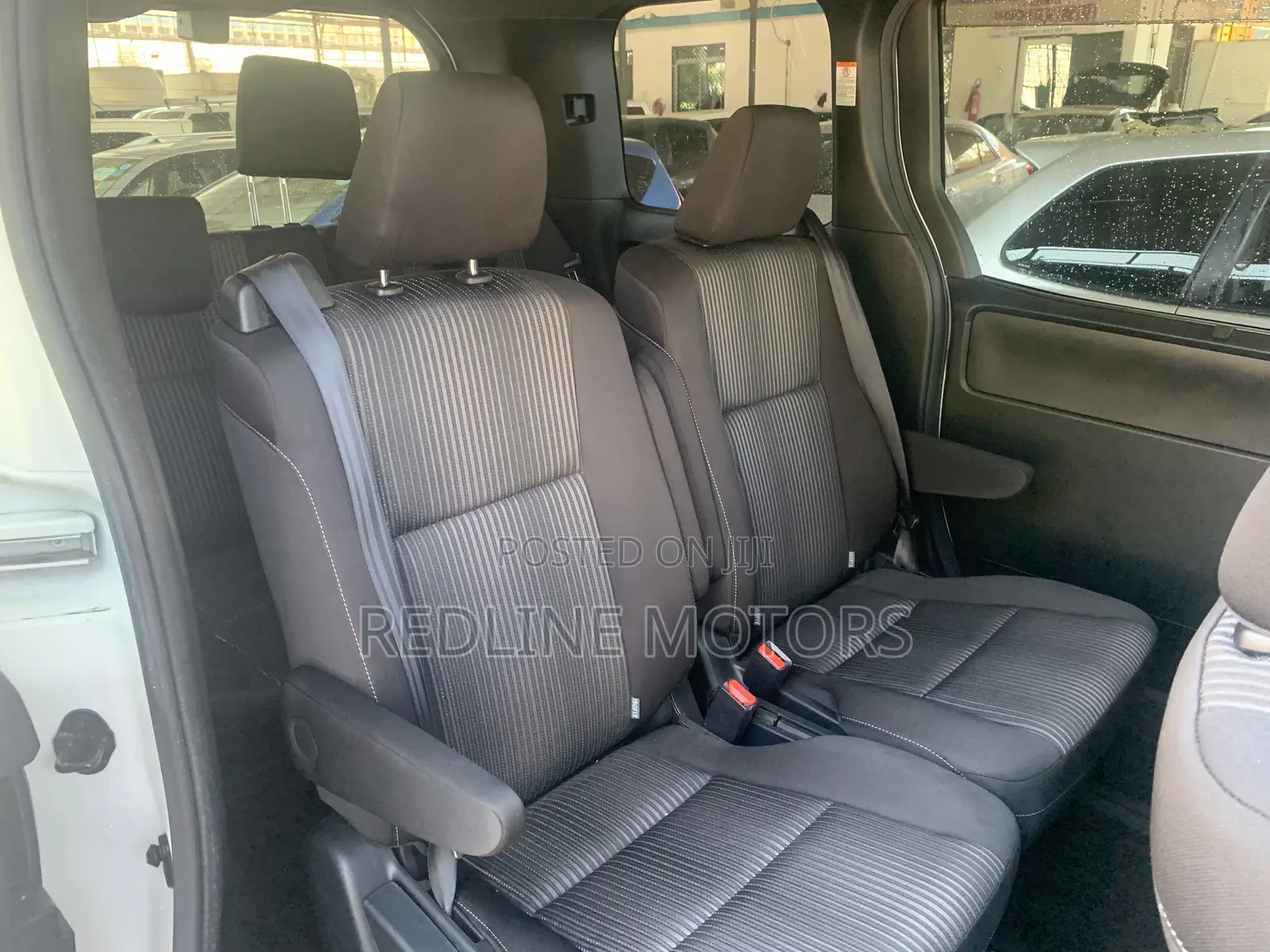 Toyota Voxy 2017 Pearl