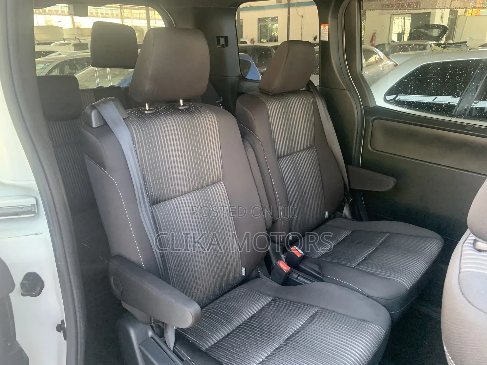 Toyota Voxy 2017 Pearl