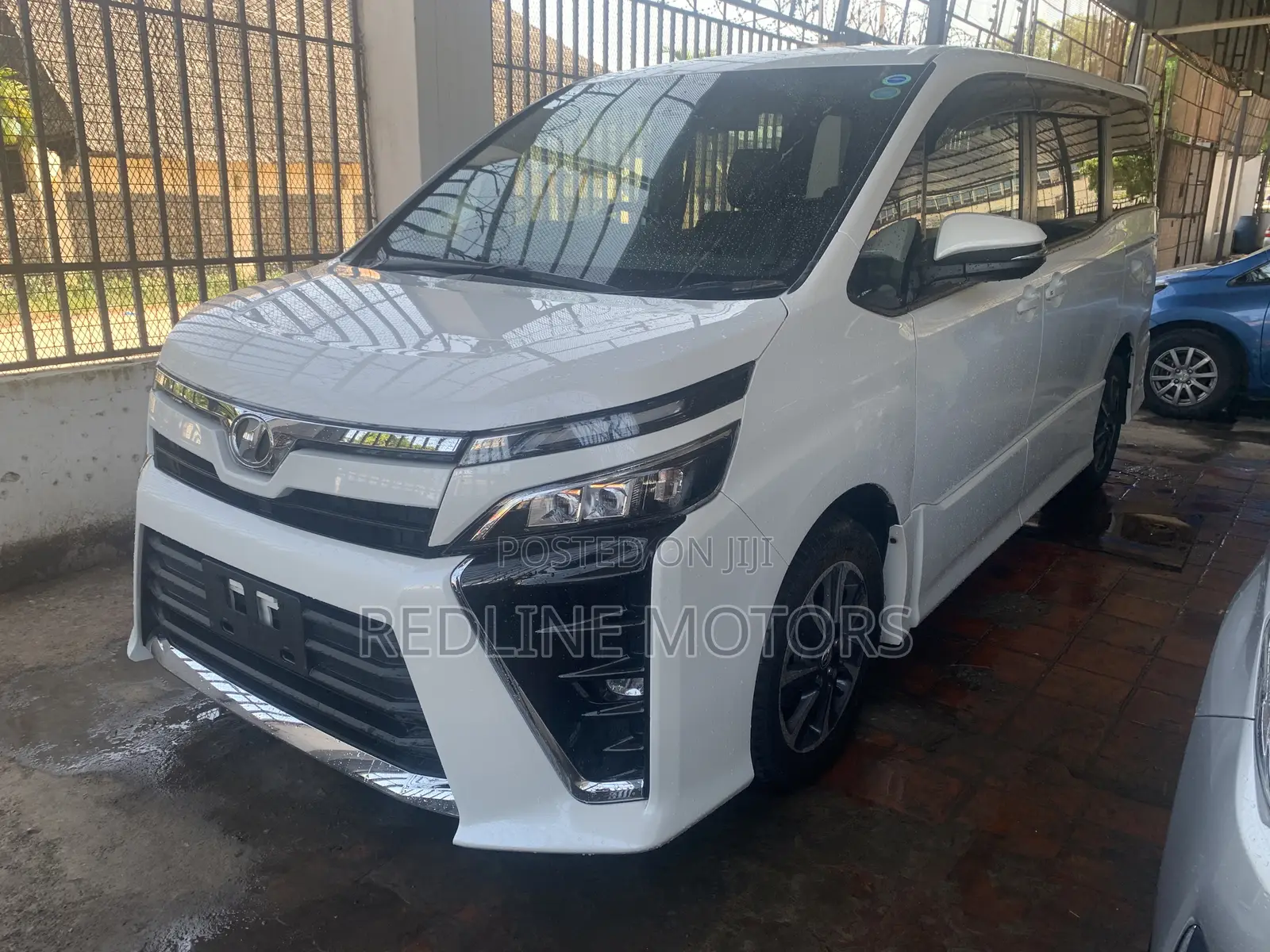 Toyota Voxy 2017 Pearl