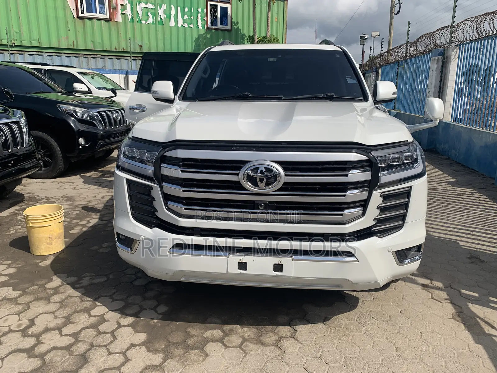 Toyota Land Cruiser 4.6 V8 ZX 2014 White