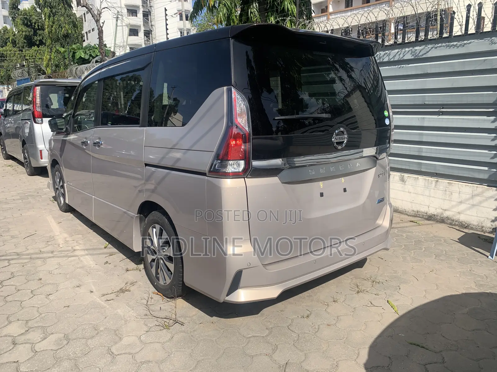 Nissan Serena 2017 Gold