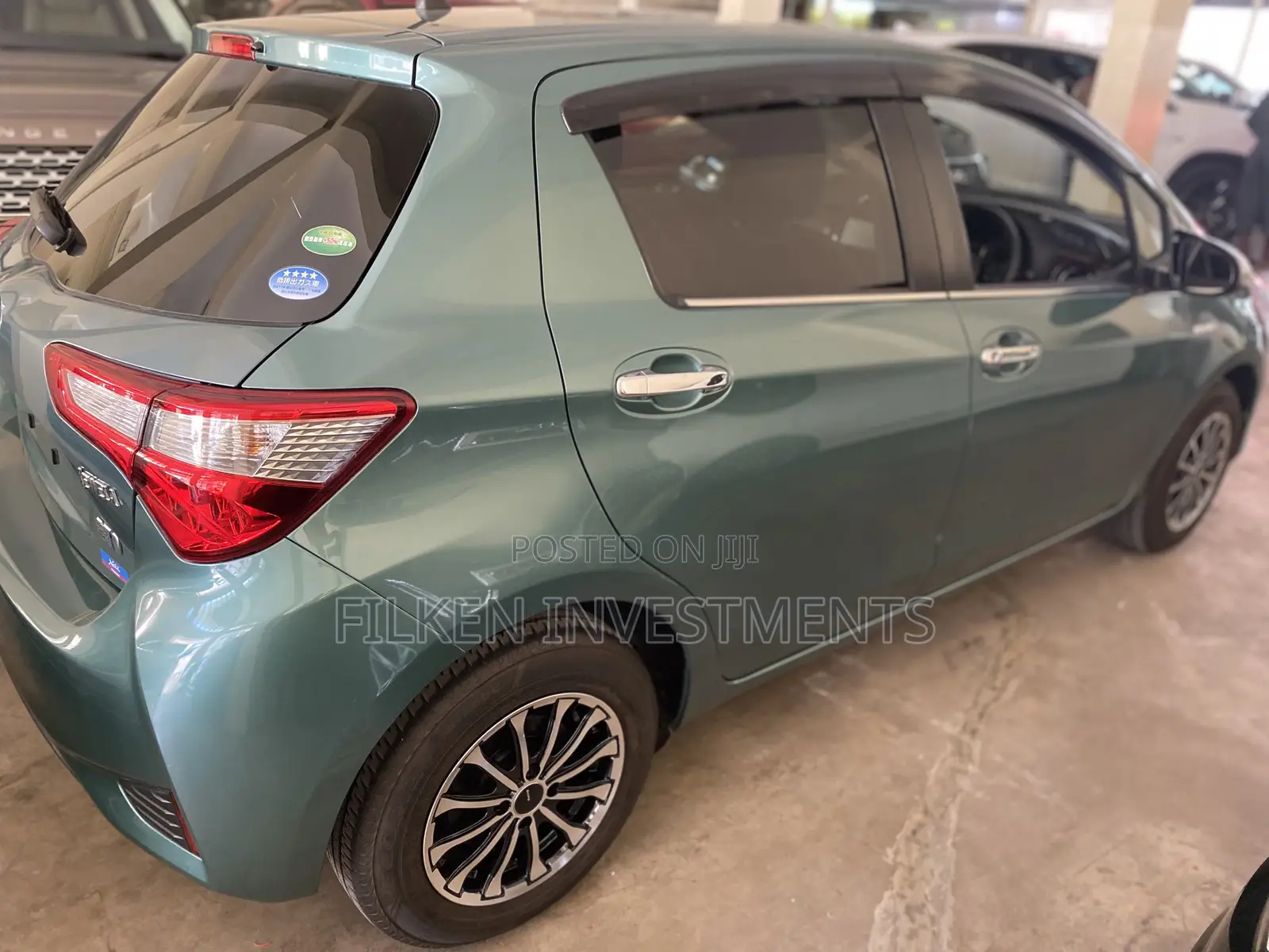Toyota Vitz 1.5 FWD Hybrid 5dr 2017 Green