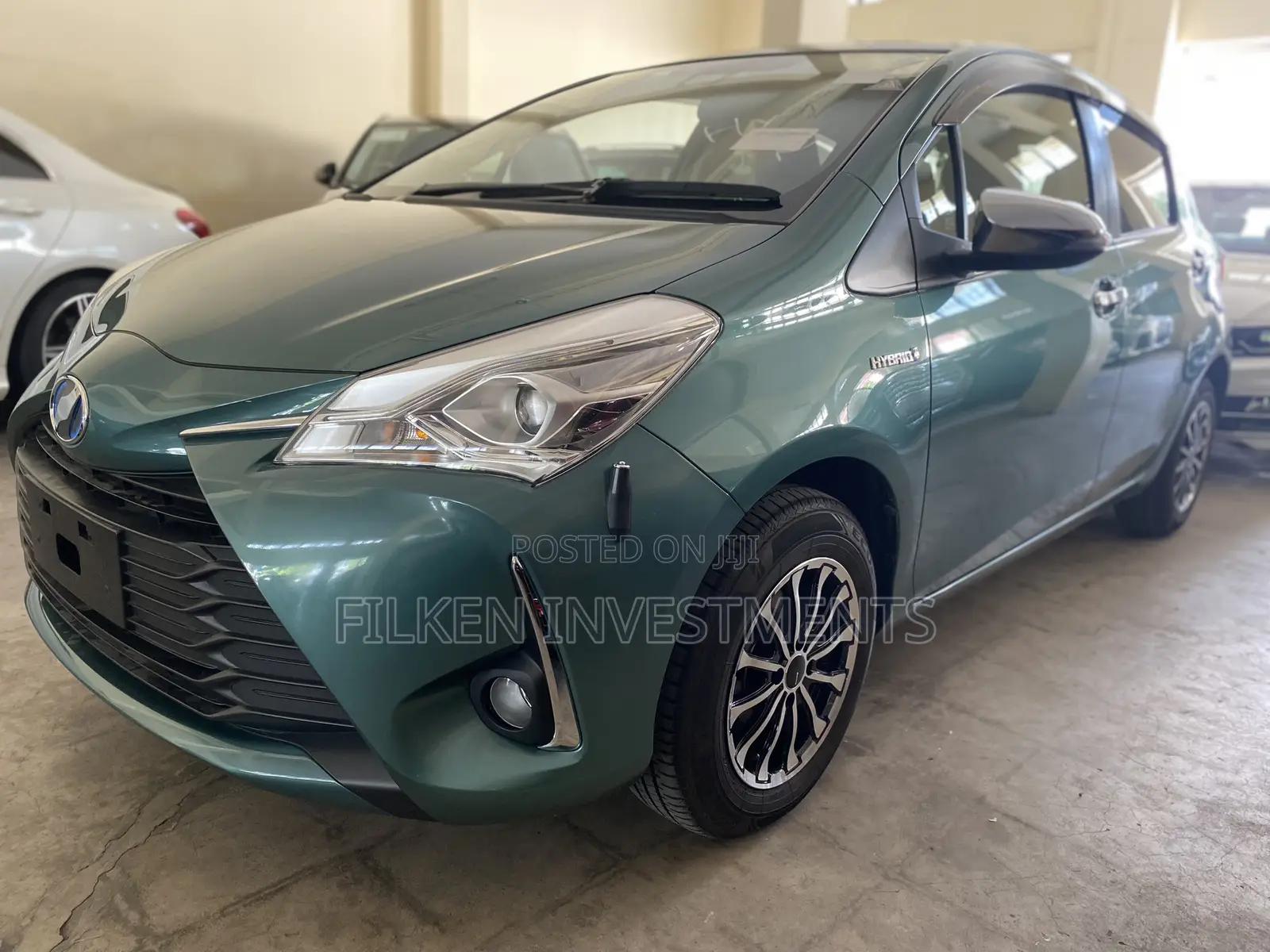 Toyota Vitz 1.5 FWD Hybrid 5dr 2017 Green