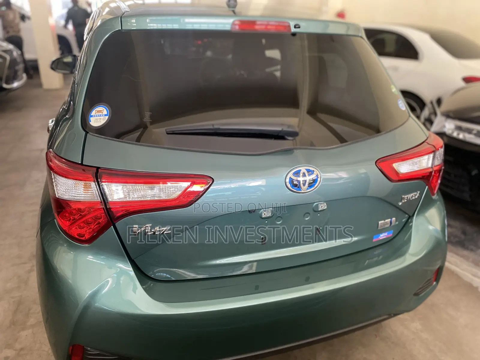 Toyota Vitz 1.5 FWD Hybrid 5dr 2017 Green