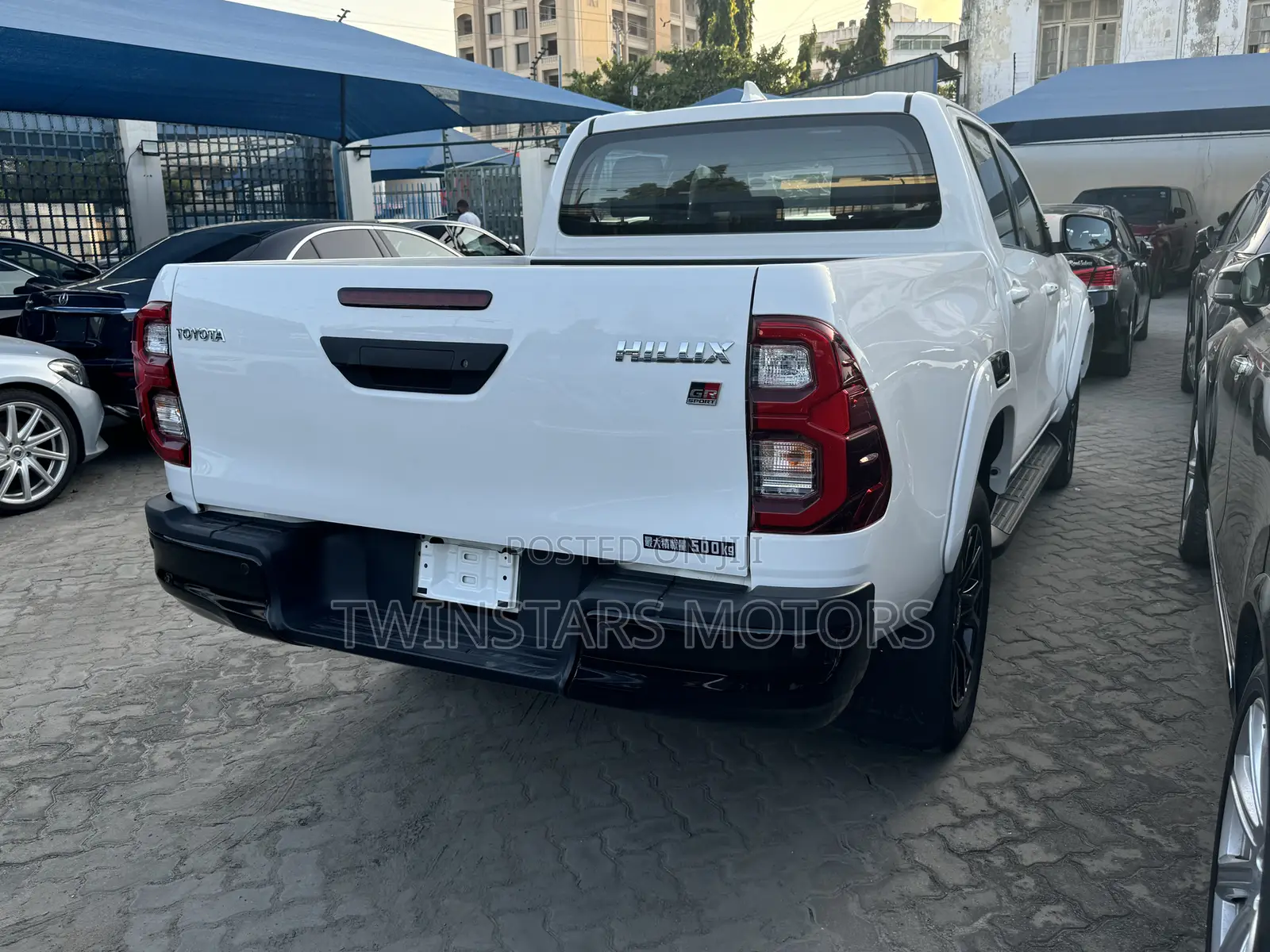 Toyota Hilux 2022 White