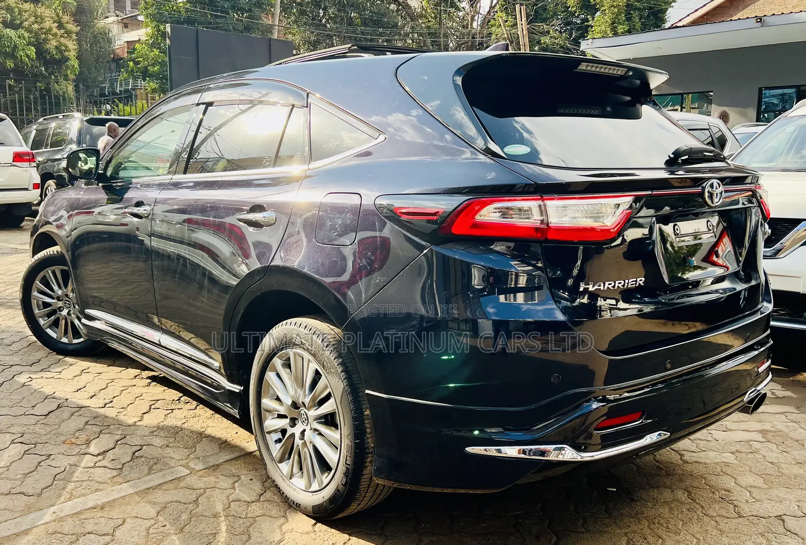 Toyota Harrier 2.0 2017 Blue